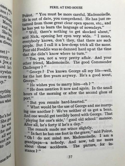 阿加莎·克里斯蒂《悬崖山庄奇案/白马酒店》 约6幅插图 复古仿皮精装32开 商品图10