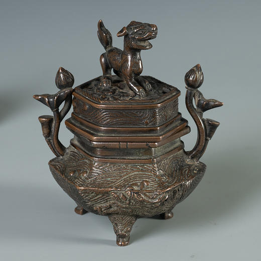 清 铜六角莲花纹瑞兽钮香炉 商品图4