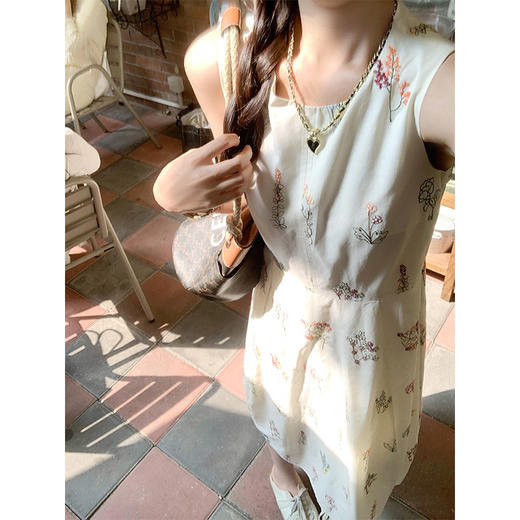 <曾小咸推荐>现货秒杀！最后一波 ！抢到赚到！浪漫度假风绣花无袖连衣裙 日常229.99 立减90 秒杀139.99！ 商品图3