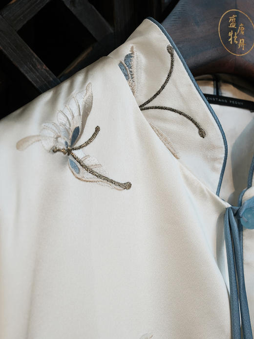 盛唐牡丹| 花舞蝶梦手推绣真丝外套(蓝色扣子) 商品图2