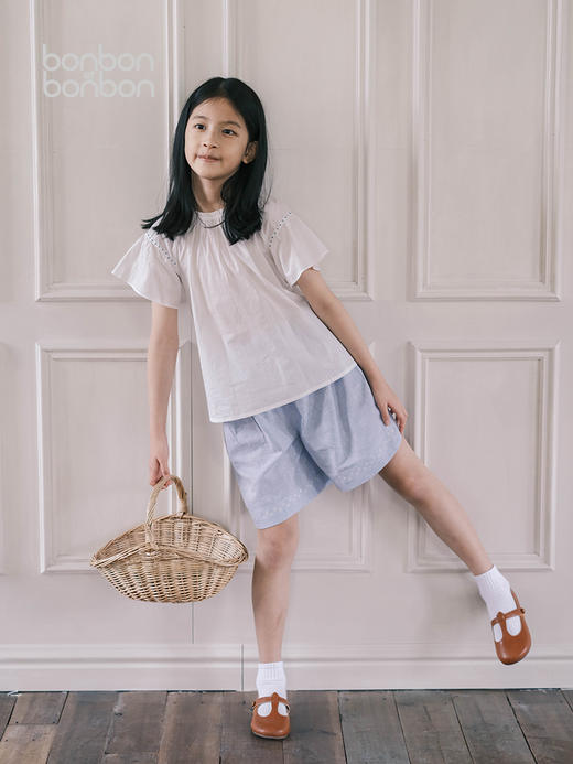 绣边曲芽手工点点上衣 商品图0