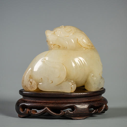 清 玉雕瑞兽摆件（红木座） 商品图1