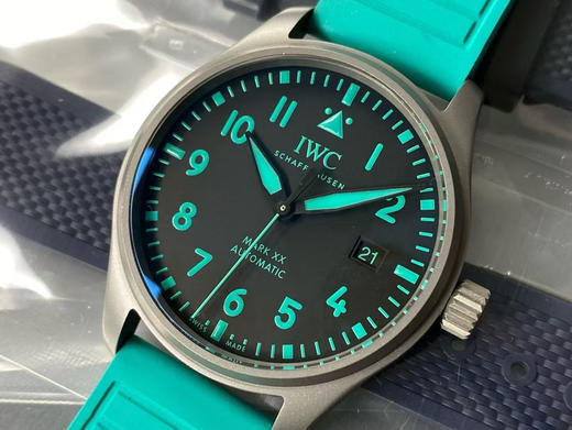 NOOB official➕IWC万国 IW328210 
别名：IWC-梅赛德斯- AMG马石油F1车队特别款
表壳：五级钛材料『正品一致』
尺寸：40* 10.68 mm
表镜：天然蓝宝石水晶玻璃 商品图11