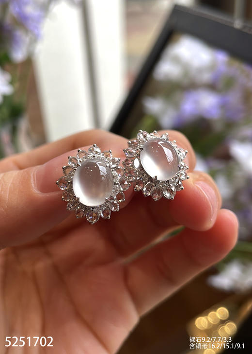 5251702，蛋面耳钉。具体价格微信咨询 商品图0