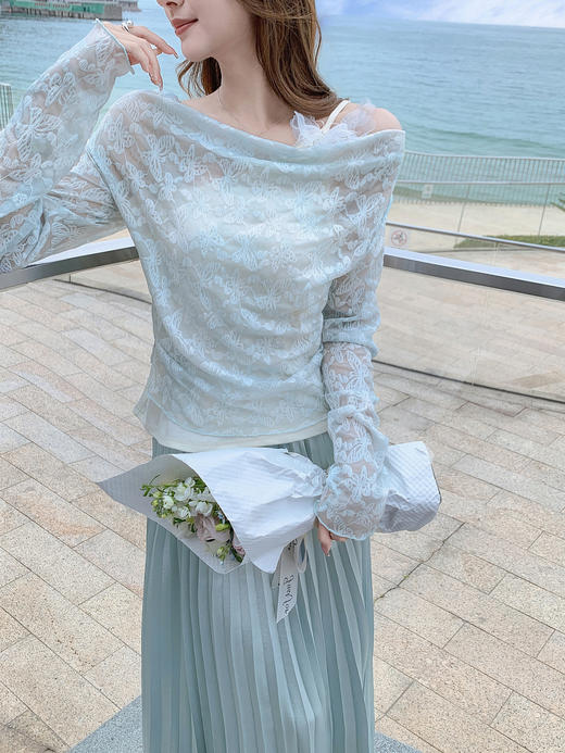 张心子【天菜美女】春夏防晒纯欲风拼接挂脖小衫上衣 U2502031 商品图8