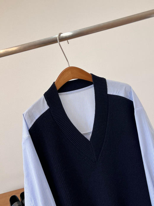 𝐂𝐨𝐬 同款早春藏青条纹衬衫拼接V领针织衫 商品图8