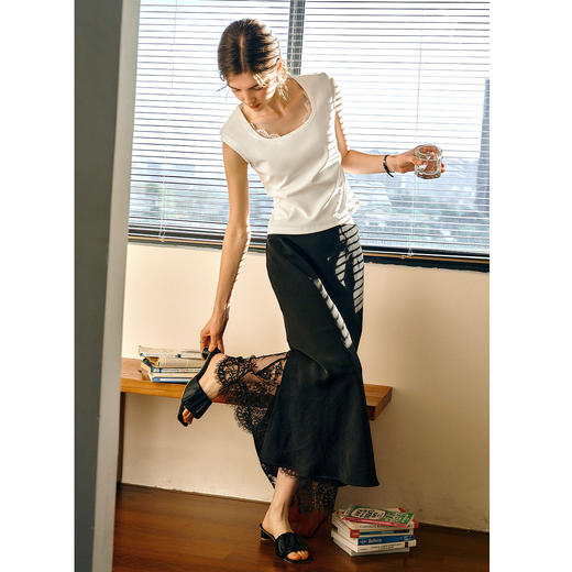 OLrain欧芮儿蕾丝方领法式T恤女春季2025年新款修身内搭打底上衣 商品图3