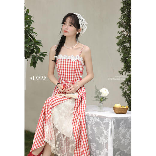 【6折秒杀】鹿向南「爱丽丝梦境」「爱丽丝梦境」法式吊带连衣裙女夏设计感红白格拼接蕾丝裙L53525 商品图2