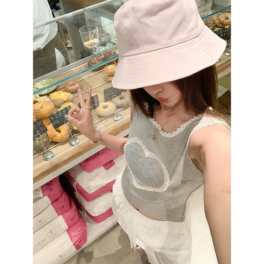 <曾小咸推荐>爱心字母背心 日常89.99/件 立减50 秒杀39.99/件！！ 商品图3