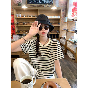 <曾小咸推荐>休闲百搭黑杏条纹宽松圆领短袖T恤