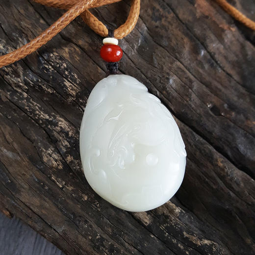 【天然正品】天然细腻无裂纹新疆籽料马到成功和田玉吊坠手把件280225XY33 现售价：5880 商品图2