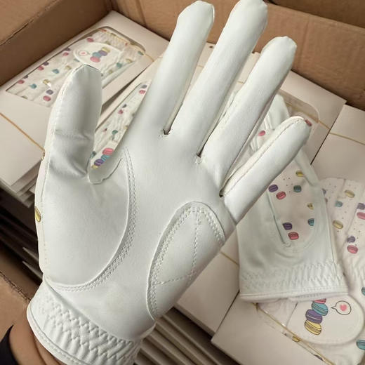 外贸原单马卡龙高尔夫球女士手套 双手 手背PU掌心仿皮感，布面 小清新卡通款手套 特价79一副
码数18-19-20-21
偏小一点点 商品图4