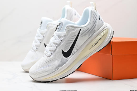 耐克NIKE VOMERO 18舒适减震防滑低帮休闲运动跑步鞋HM6803-101男女鞋 商品图7