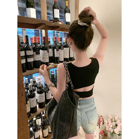 <曾小咸推荐>设计感后背镂空吊带背心自带胸垫