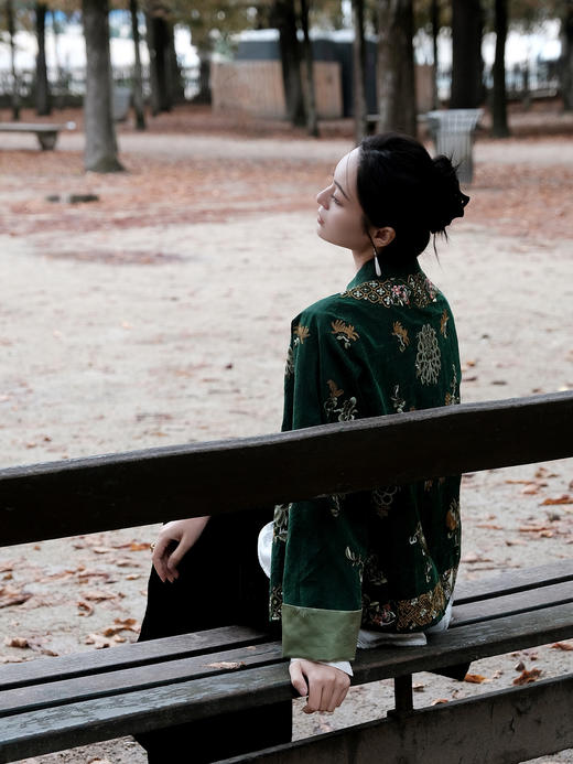 盛唐牡丹| 孔雀宝相鸣春图手推绣外套(限量款-售完不补) 商品图5