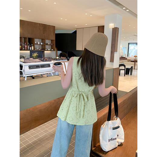 <曾小咸推荐>韩系气质v领黄色镂空绑带收腰无袖衬衫 商品图4