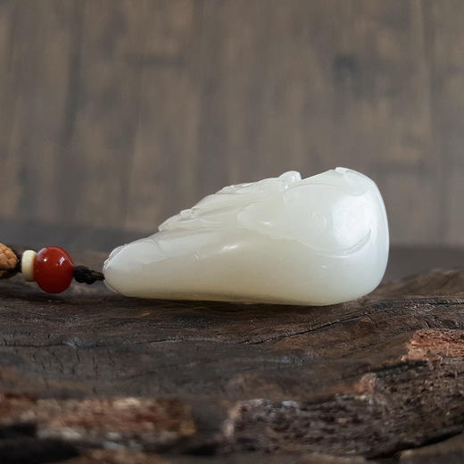 【天然正品】天然细腻无裂纹新疆籽料马到成功和田玉吊坠手把件280225XY33 现售价：5880 商品图4