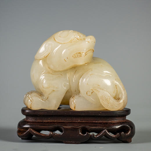 清 玉雕瑞兽摆件（红木座） 商品图0