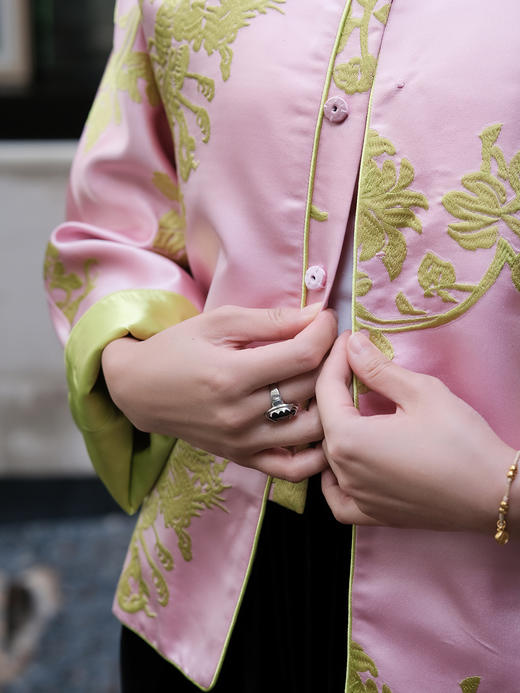 盛唐牡丹| 繁花似锦真丝加密缎手推绣外套(限量款-售完不补) 商品图2