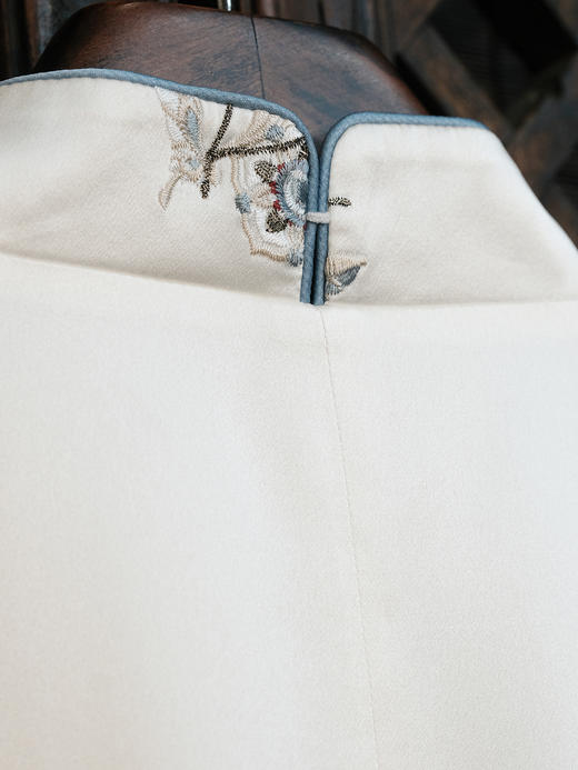 盛唐牡丹| 花舞蝶梦手推绣真丝外套(蓝色扣子) 商品图6