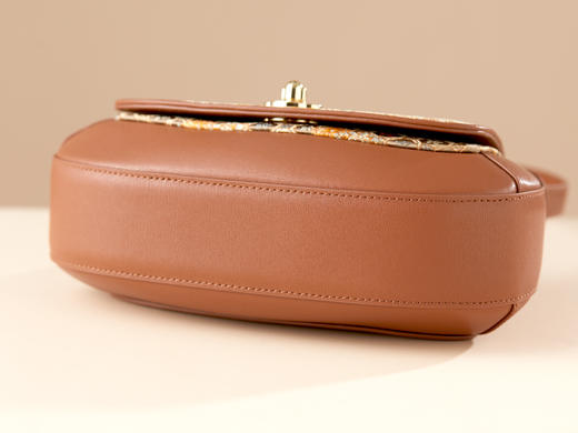 国风包 牛皮腋下包（杏黄宋锦） 高端时尚 面料轻薄透气 手感细腻爽滑 商品图3