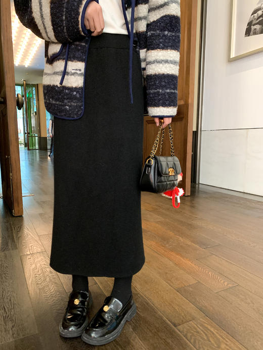 【149元任选2件】 现货！3色直筒开叉毛织加绒半身裙 商品图2