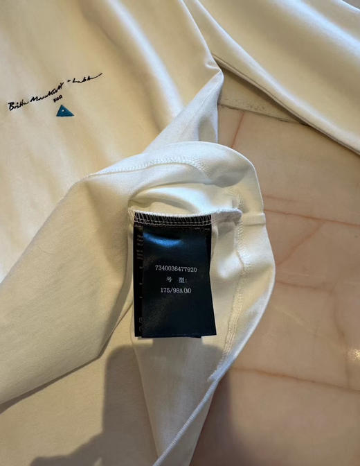 原单正品攀山鼠 情侣款 刺绣长袖   版型略长一点，女生可以穿个小码  面料比较绵软的那种 质地非常好
尺码S-XL 商品图8