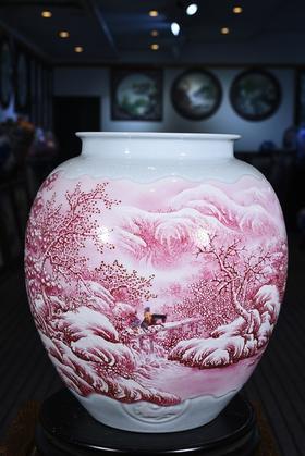 玛瑙红雪景山水赏瓶