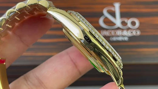 （黑冰糖圈口手工镶嵌钻石）NOOB Factory新力作V2升级版 劳力士Rolex星期日志型40mm 搭载原版3255自动机械机芯228239系列腕表，40毫米直径，研发耗时16个月！原版1比1开模 商品图3