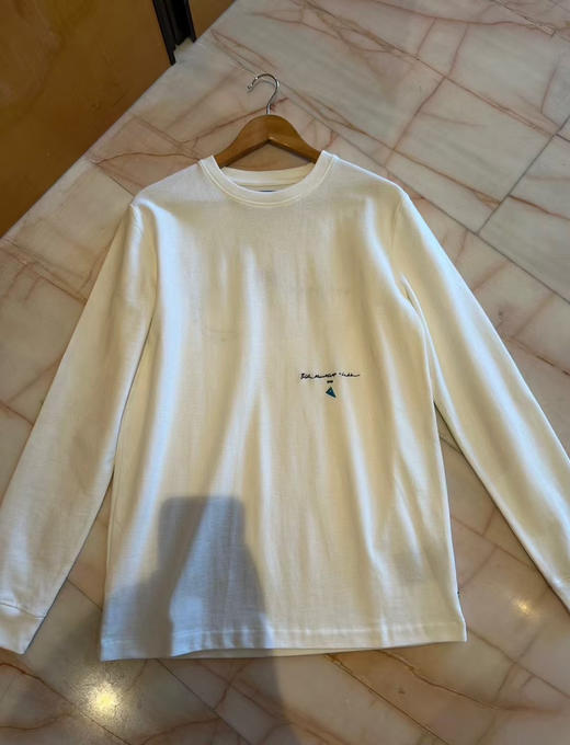 原单正品攀山鼠 情侣款 刺绣长袖   版型略长一点，女生可以穿个小码  面料比较绵软的那种 质地非常好
尺码S-XL 商品图2