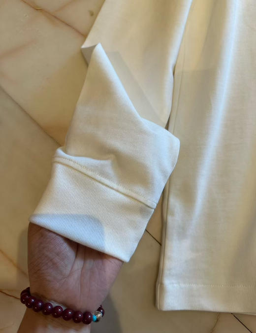 原单正品攀山鼠 情侣款 刺绣长袖   版型略长一点，女生可以穿个小码  面料比较绵软的那种 质地非常好
尺码S-XL 商品图9