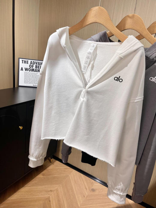 Alo印花连帽大V领三色卫衣舒适不拘束的户外chic感！高阶潮人不能错过的（EJ） 商品图1