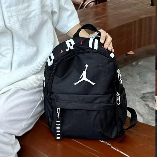 正品耐克Jordan Air正品双肩包！保证正品～～

✅尺寸：350mm*254mm*127mm 商品图7