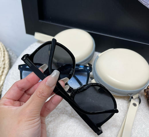 特价亏本清货，蕉下原厂代工气垫折叠墨镜，有3000付，现货供应！四个款式。 商品图8