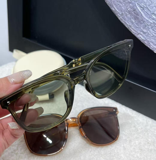 特价亏本清货，蕉下原厂代工气垫折叠墨镜，有3000付，现货供应！四个款式。 商品图12