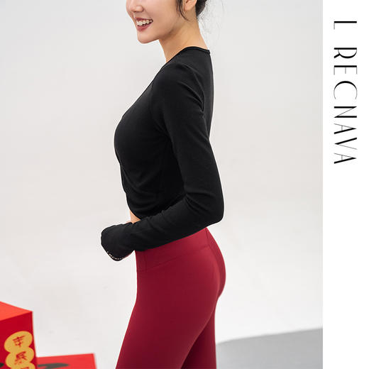 L RECNAVA V领扭结显高显瘦带指扣长袖针织上衣-不带胸垫 商品图3