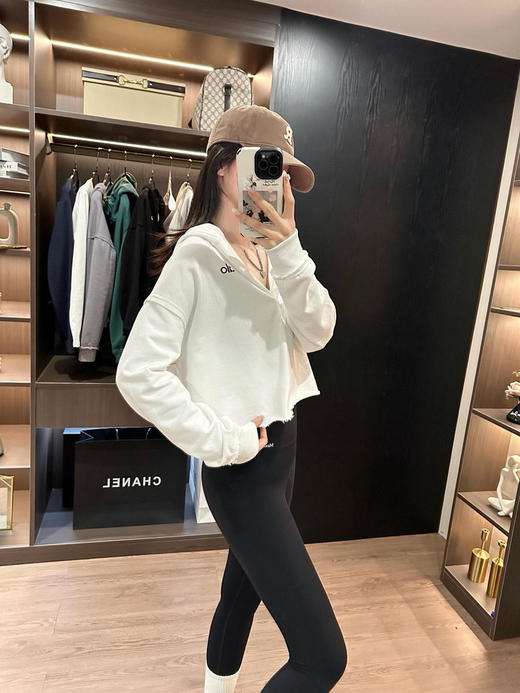 Alo印花连帽大V领三色卫衣舒适不拘束的户外chic感！高阶潮人不能错过的（EJ） 商品图6