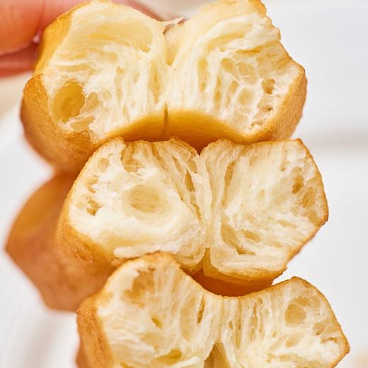 【黄油油条/小香葱油条】咱家用的是面食专用麦芯粉，粉细韧性强，炸出来比普通油条软乎3倍！黄油款加了安佳动物黄油，奶香纯正，连挑食娃都舔手指！ 商品图1