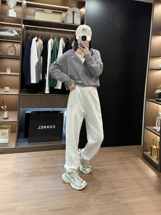 Alo印花连帽大V领三色卫衣舒适不拘束的户外chic感！高阶潮人不能错过的（EJ） 商品图12