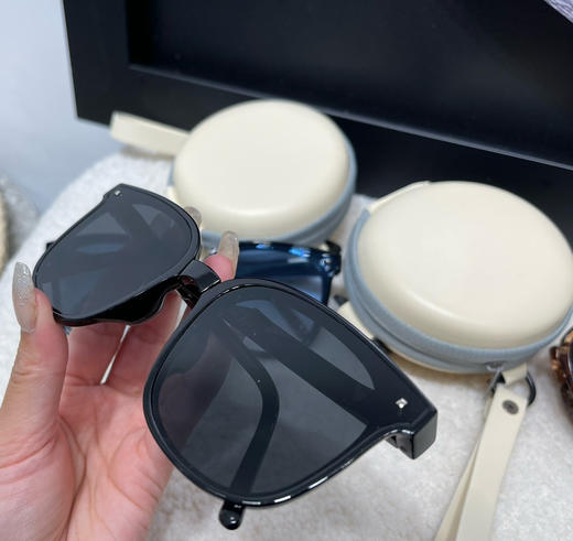 特价亏本清货，蕉下原厂代工气垫折叠墨镜，有3000付，现货供应！四个款式。 商品图7