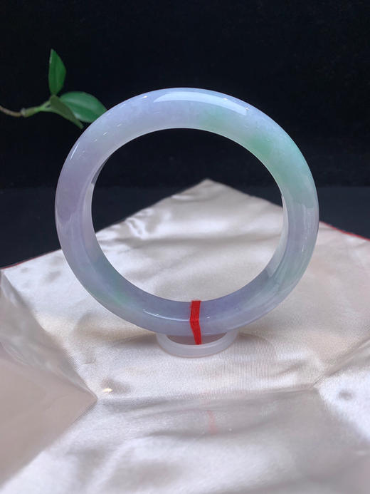 612342，61.8春彩大圈口手镯，有紫有绿，紫色见光不失色，上手效果漂亮，略有些颗粒感 商品图4