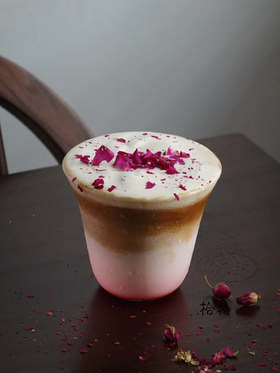 玫瑰海盐拿铁（冷/热）
