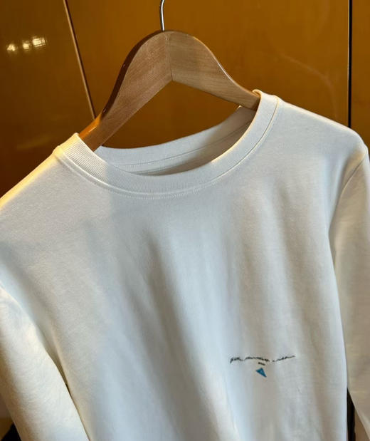 原单正品攀山鼠 情侣款 刺绣长袖   版型略长一点，女生可以穿个小码  面料比较绵软的那种 质地非常好
尺码S-XL 商品图3