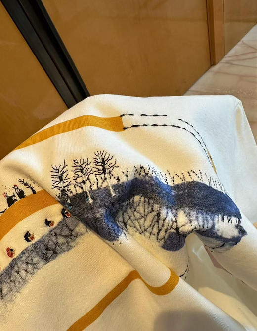原单正品攀山鼠 情侣款 刺绣长袖   版型略长一点，女生可以穿个小码  面料比较绵软的那种 质地非常好
尺码S-XL 商品图10