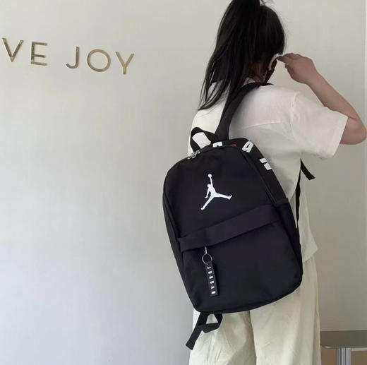 正品耐克Jordan Air正品双肩包！保证正品～～

✅尺寸：350mm*254mm*127mm 商品图5