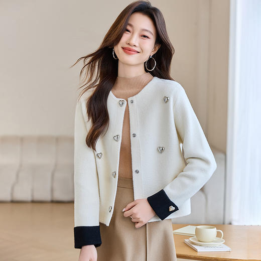 CC-XFY-2500春季新款2025小众设计感拼色气质爱心装饰针织开衫短外套女小香风 商品图2