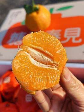 糖包春见耙耙柑
果子口感已经达到极佳，超级推荐[嘿哈]
完美口感春见耙耙柑，纯甜无酸一天炫十个
一箱净重6.5斤左右