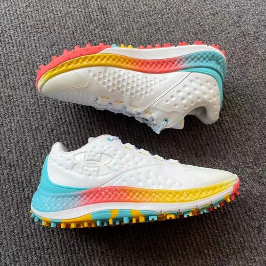 正品安德玛库里高尔夫男士球鞋，EVA中底舒适有弹力，鞋垫抗菌防臭，防滑底片抓地力更强
尺码40-44各几双 商品图4