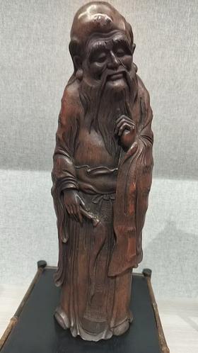 老者竹根雕摆件44*16cm