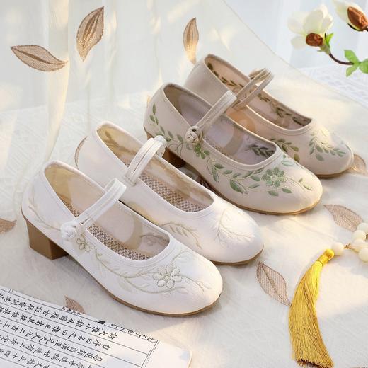 5CM圆头通勤绣花鞋中跟盘扣民族XQ朴实 商品图1